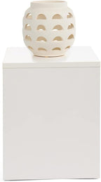Displays2go White Merchandise Display Cube, 16 Inch Tall – White (WDCUBEWHT1)