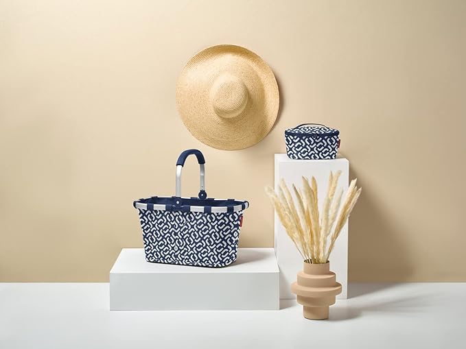 reisenthel carrybag signature navy- Sturdy shopping basket with plenty of storage space and practical inner pocket - Elegant and water-repellent design