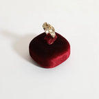 GemeShou Red Ring Display Stand for Jewelry, Velvet Single Ring Holder for selling, Cute Jewelry Display for Show【Red】